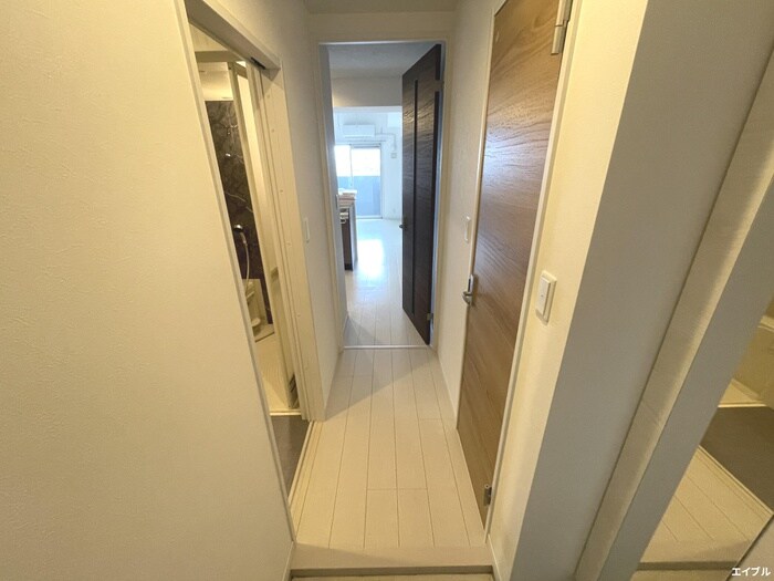 物件内観写真12　(玄関)