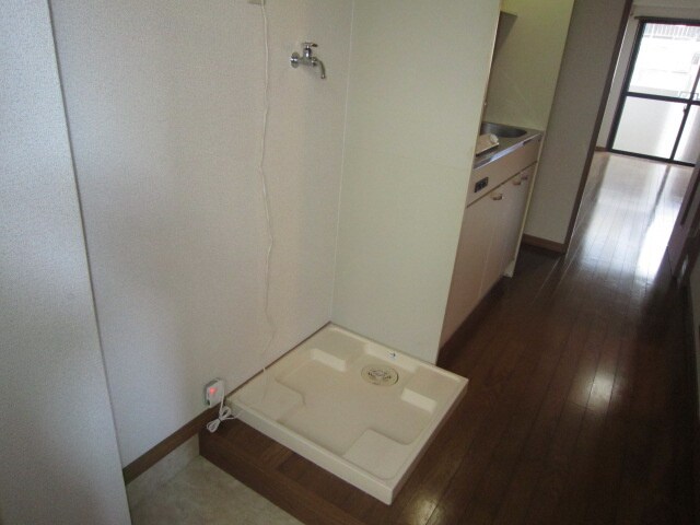 物件内観写真11　(洗濯機置場)