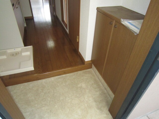 物件内観写真13　(玄関)