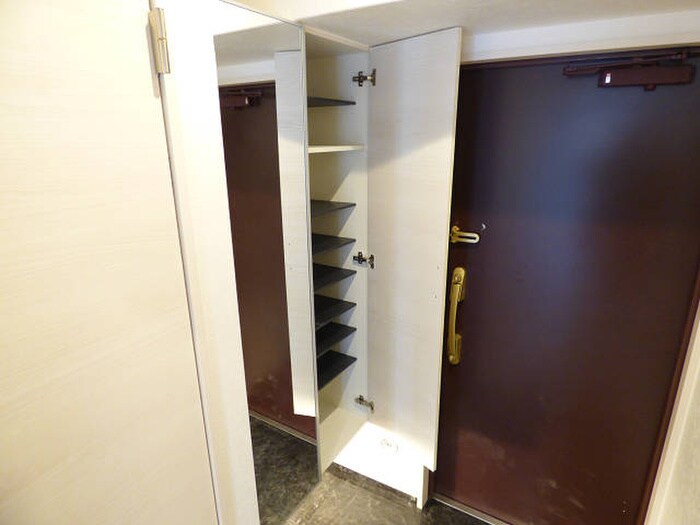物件内観写真5　(玄関)