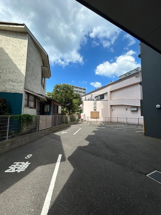 物件外観写真3　(駐車場)