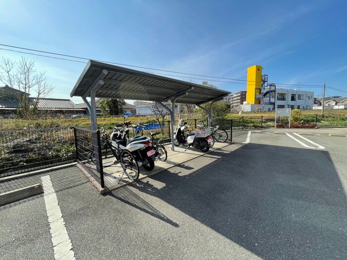 物件外観写真3　(駐輪場)