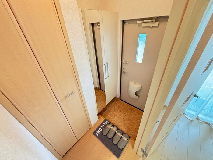 物件内観写真9　(玄関)