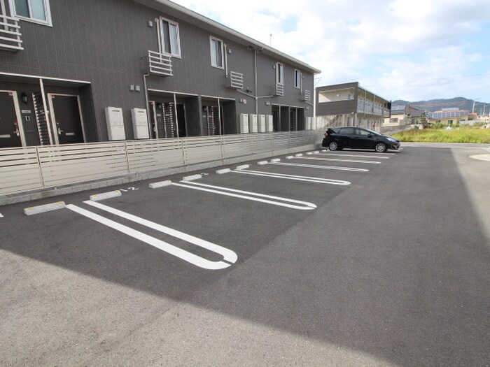 物件外観写真2　(駐車場)