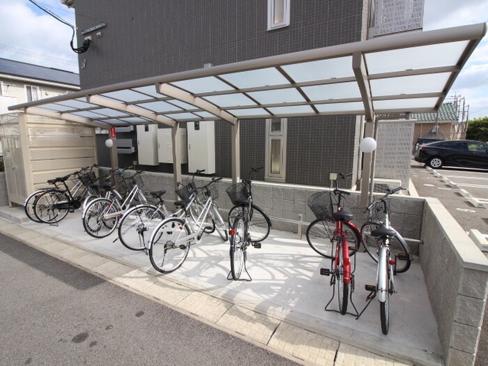 物件外観写真3　(駐輪場)