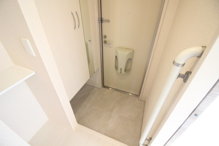 物件内観写真16　(玄関)