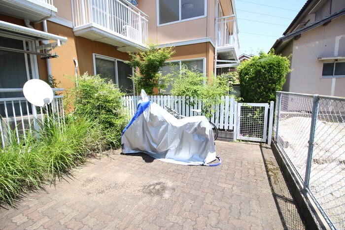 物件外観写真5　(駐輪場)