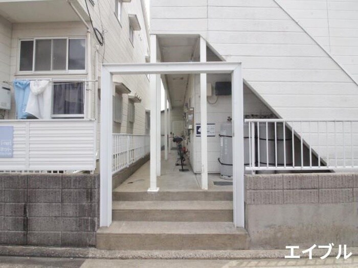 物件外観写真3　(エントランス部分)
