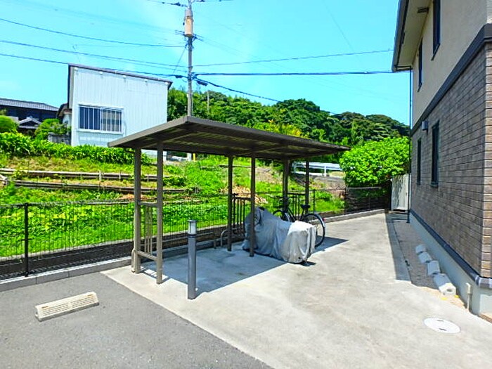 物件外観写真4　(駐輪場)