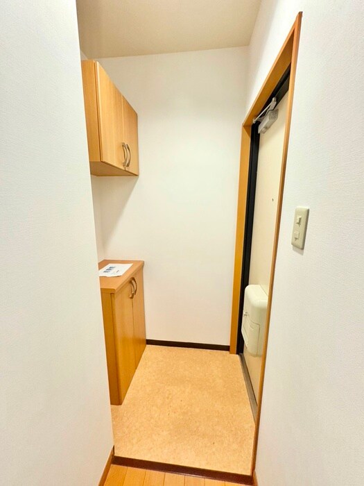 物件内観写真12　(玄関)