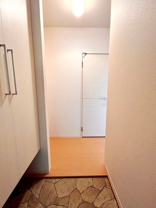 物件内観写真12　(玄関)