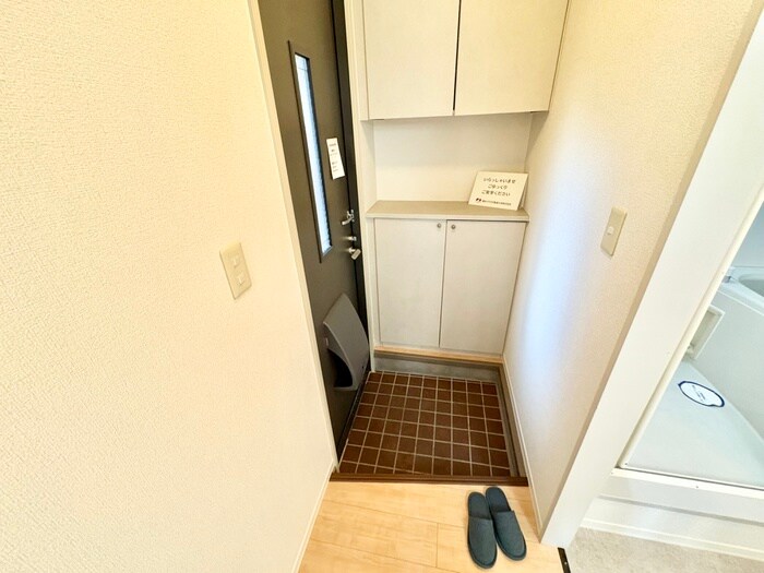 物件内観写真13　(玄関)