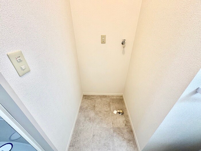 物件内観写真16　(洗濯機置場)