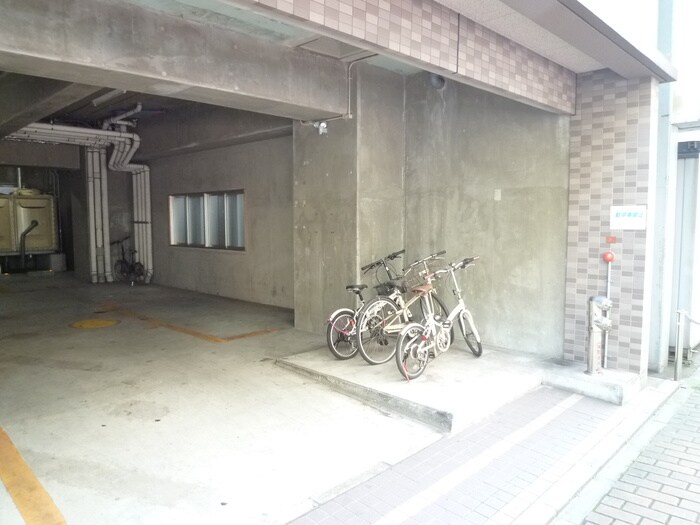 物件外観写真3　(駐輪場)
