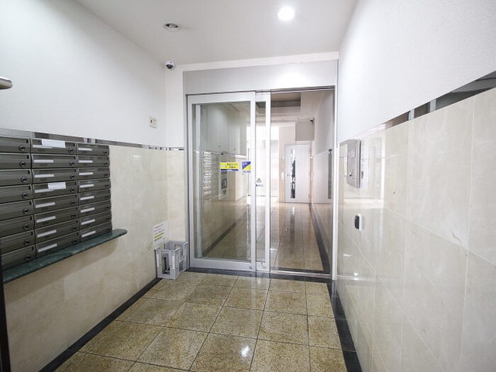 物件外観写真4　(エントランス部分)