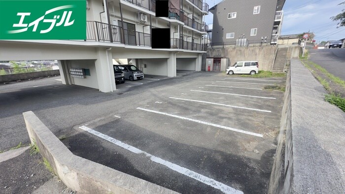 物件外観写真2　(駐車場)