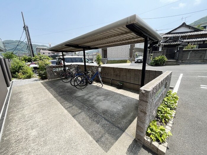 物件外観写真3　(駐輪場)
