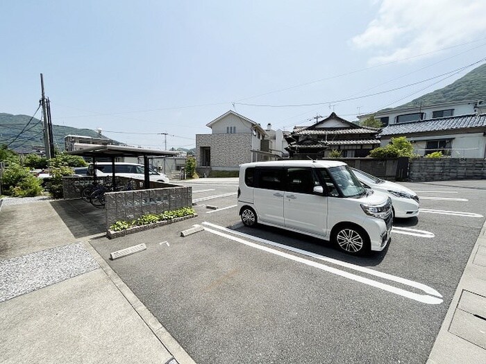 物件外観写真4　(駐車場)