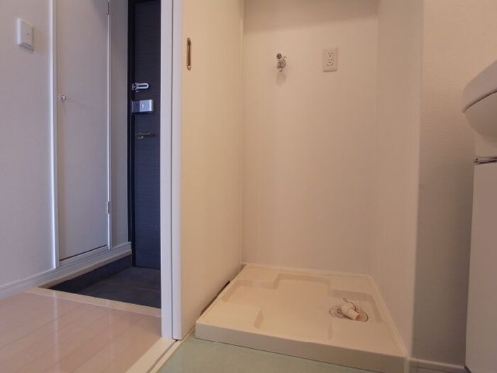 物件内観写真13　(洗濯機置場)