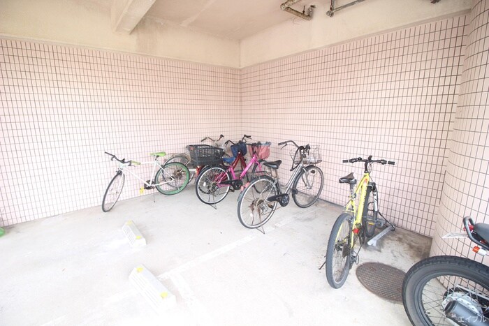 物件外観写真4　(駐輪場)