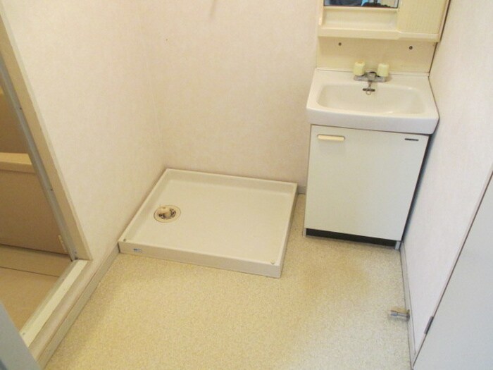 物件内観写真16　(洗濯機置場)