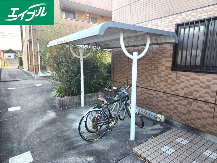 物件外観写真4　(駐輪場)
