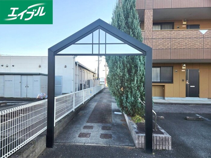 物件外観写真6　(エントランス部分)