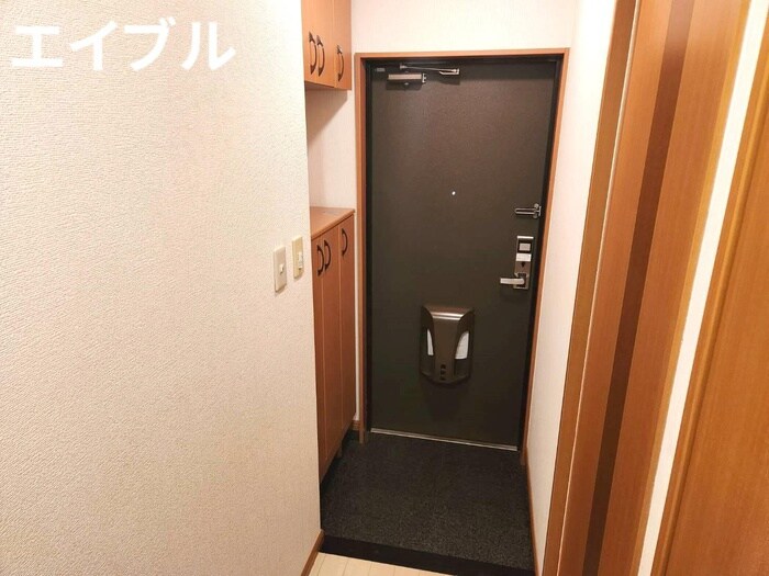 物件内観写真17　(玄関)