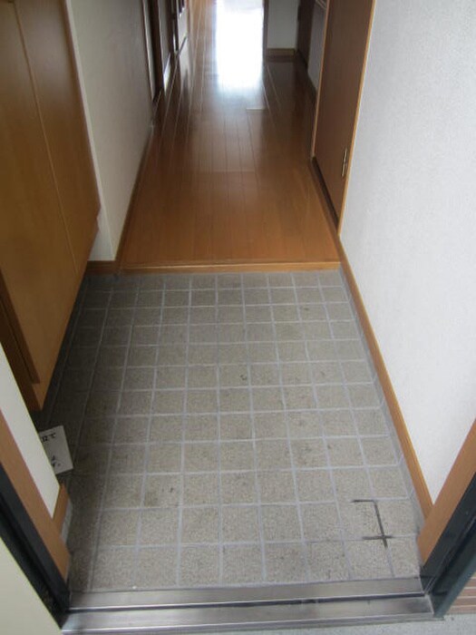 物件内観写真13　(玄関)