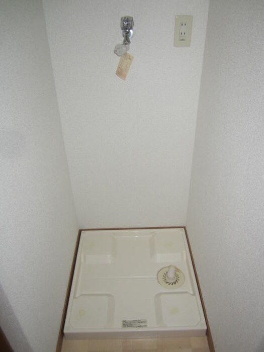 物件内観写真18　(洗濯機置場)