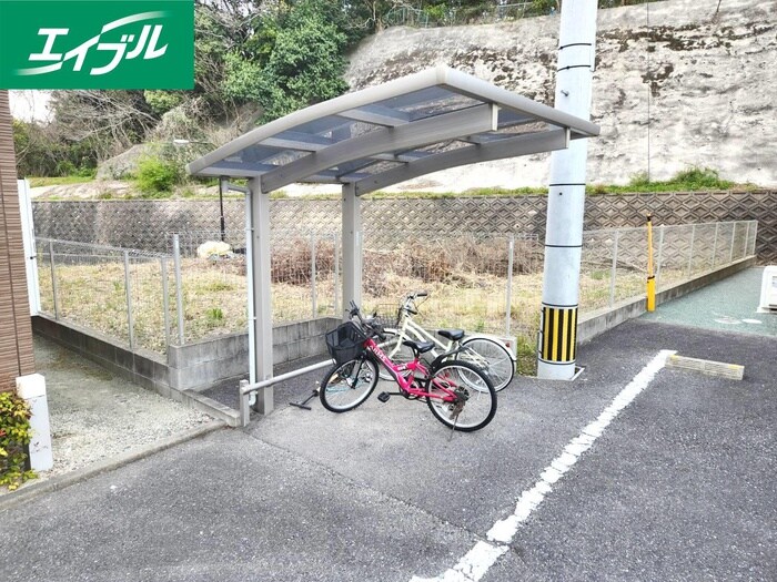 物件外観写真3　(駐輪場)