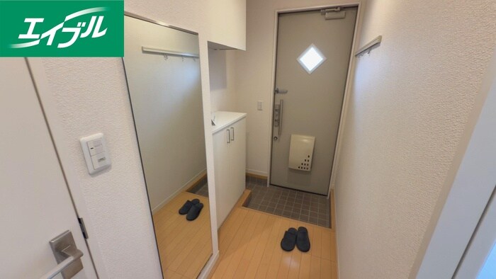 物件内観写真14　(玄関)