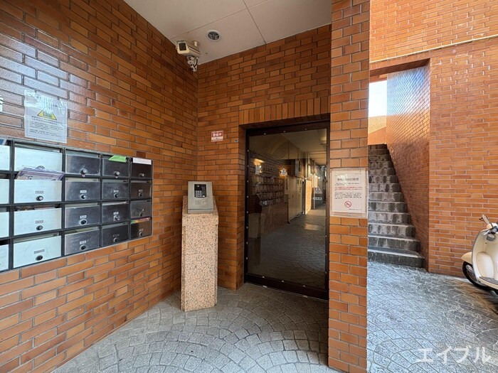 物件外観写真4　(エントランス部分)