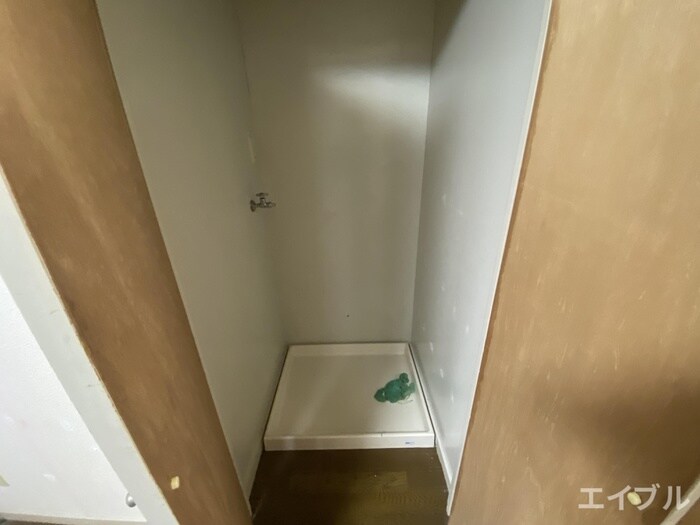 物件内観写真14　(洗濯機置場)