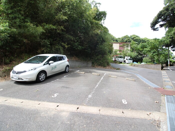 物件外観写真2　(駐車場)