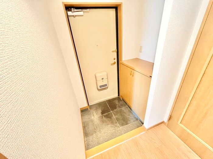 物件内観写真11　(玄関)