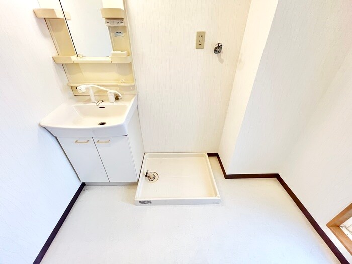 物件内観写真16　(洗濯機置場)