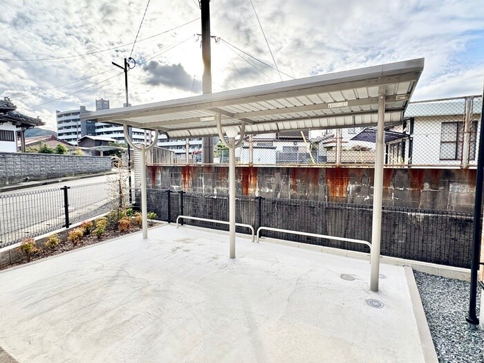 物件外観写真4　(駐輪場)