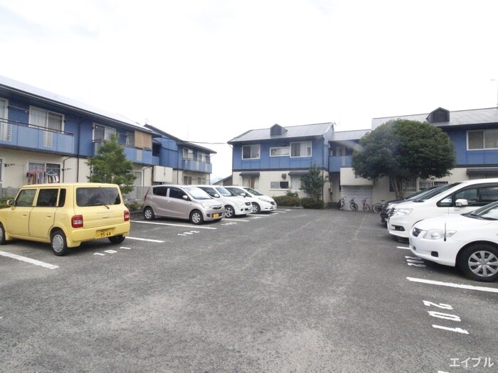 物件外観写真5　(駐車場)