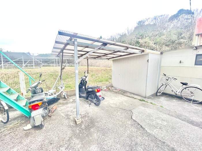 物件外観写真3　(駐輪場)