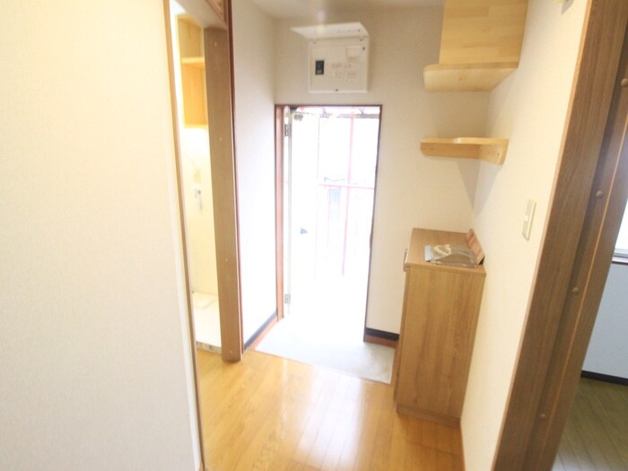 物件内観写真11　(玄関)