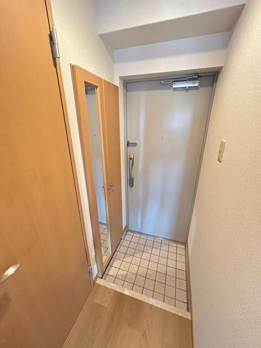 物件内観写真13　(玄関)