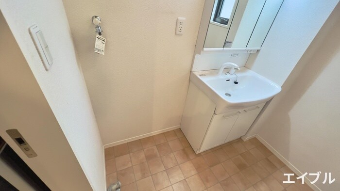 物件内観写真18　(洗濯機置場)