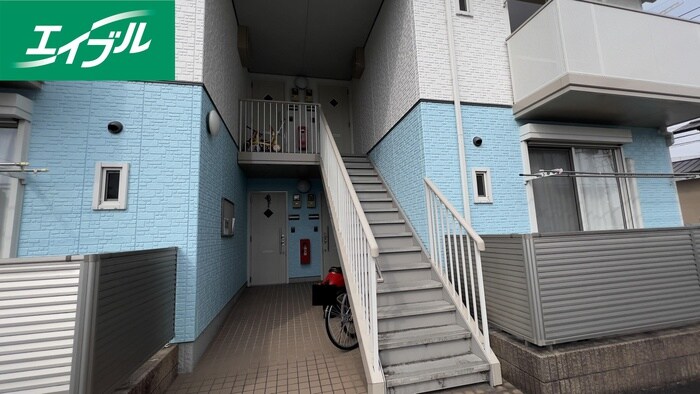 物件外観写真3　(エントランス部分)