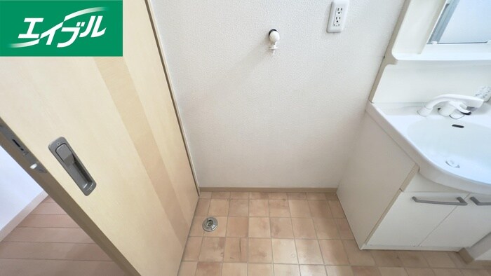 物件内観写真16　(洗濯機置場)