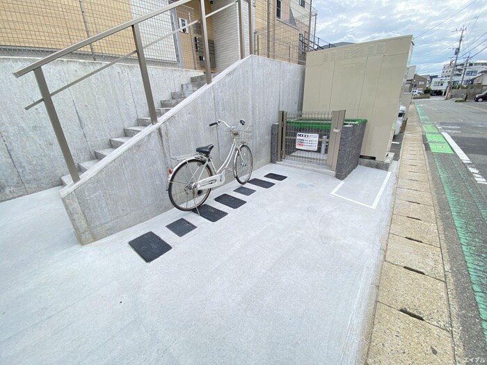 物件外観写真4　(駐輪場)