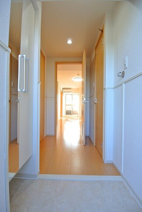 物件内観写真11　(廊下)