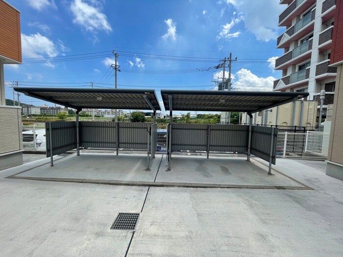 物件外観写真3　(駐輪場)