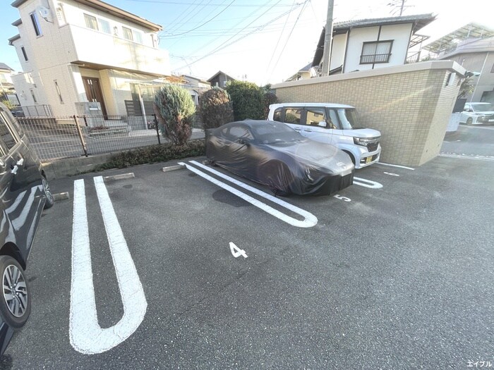 物件外観写真3　(駐車場)