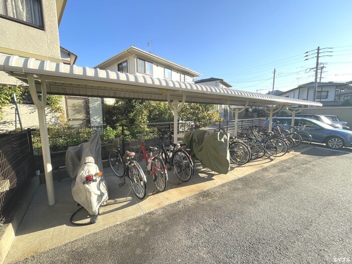 物件外観写真4　(駐輪場)